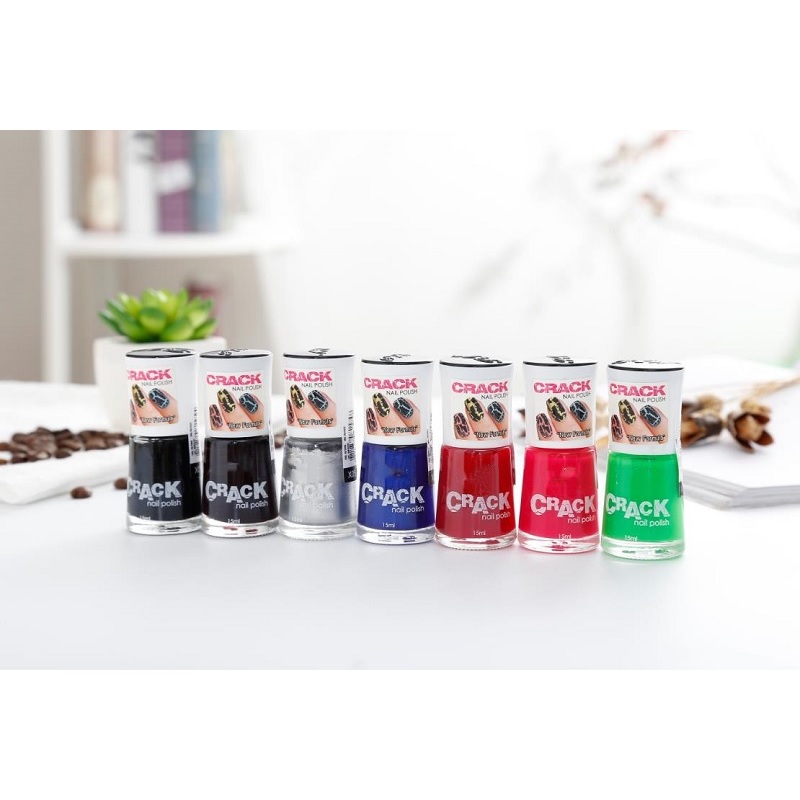 CRACK NAIL POLISH